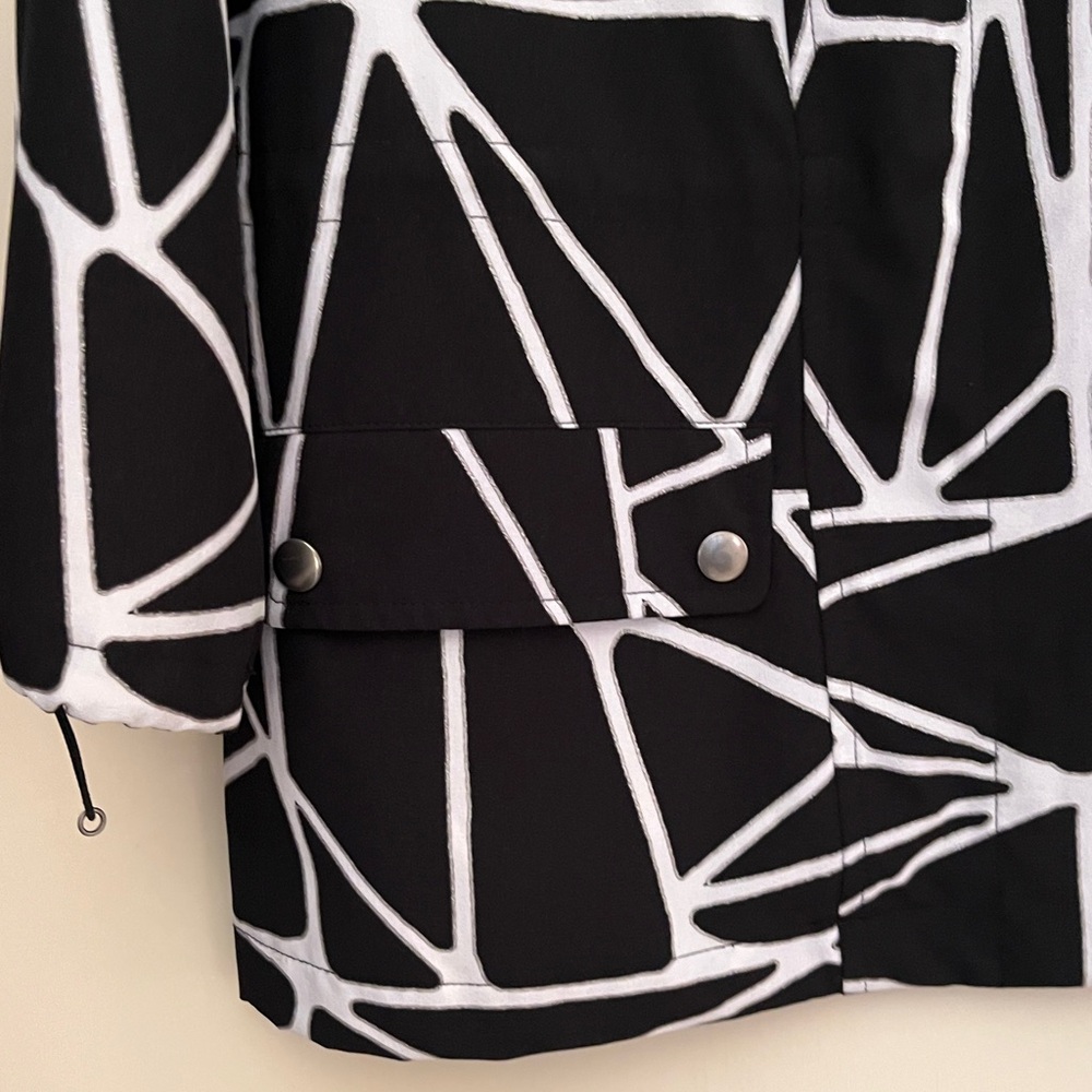 Zenergy by Chico’s Black and White Geometric Women's Jacket - Picture 3 of 6